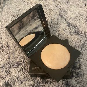 BNIB laura mercier matte radiance baked powder